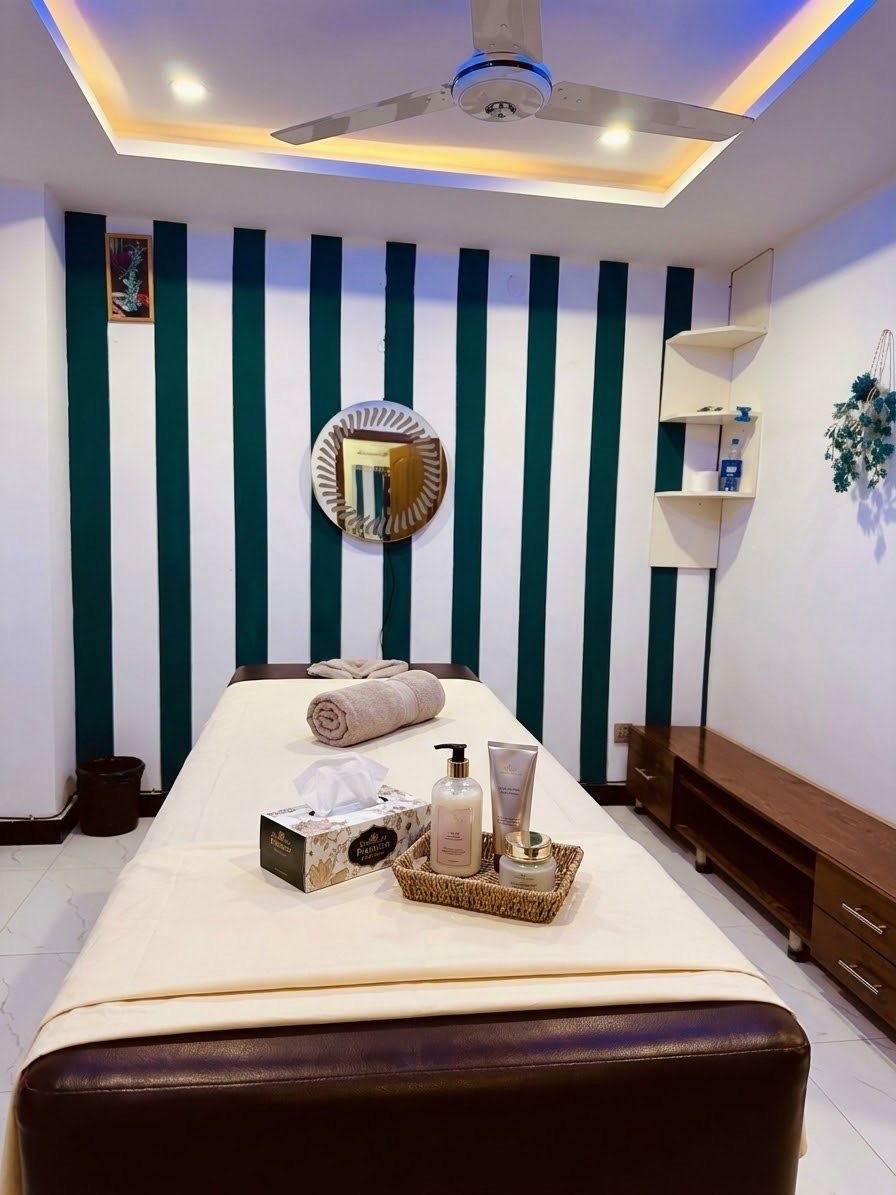 Massage bed with oils and cream towels